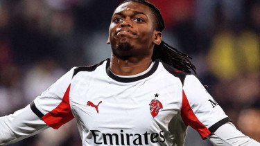 Rafael Leao Bersinar, AC Milan Salip Inter Milan di Puncak Klasemen Serie A