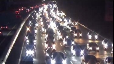 Puncak Arus Balik Nataru, Tol Jakarta-Cikampek Padat Merayap