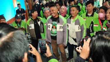 Tidak Sendirian, Nadiem Makarim Hadiri Sidang Chromebook dengan Dukungan Tokoh Publik Hingga Ojol