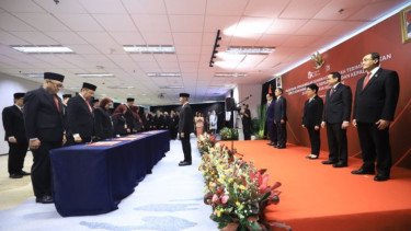 Bos OJK Lantik 13 Pejabat Baru, Ini Daftar Namanya