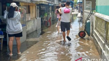 Banjir Rob Kembali Terjang Tanjungpinang, Toko dan Rumah Warga Terendam