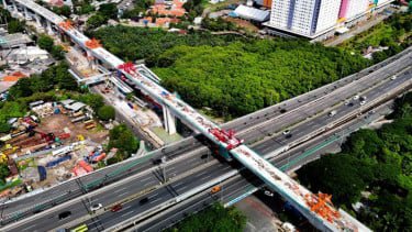 Proyek Light Rail Transit (LRT) Jakarta Fase 1B Velodrome-Manggarai.