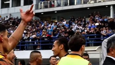 Van Basty Sousa Acungkan Jari Tengah, Bobotoh Ngadu ke Komdis PSSI