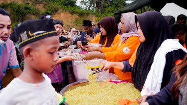 King Abdi dan 11 Chef Masak 99 Ribu Porsi Makanan untuk Korban Banjir Aceh Tamiang