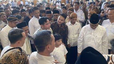 Gibran Salat Jumat Bersama Dua Raja di Masjid Keraton Surakarta, Begini Pesannya