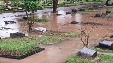 Lima RT, Tiga Ruas Jalan dan Makam di Jakarta Terendam Banjir Akibat Hujan Sejak Sabtu