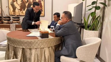 Pertemuan Presiden Prabowo dengan Sufmi Dasco Ahmad di Lanud Halim