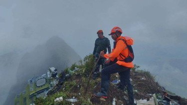 Jalur Udara Buntu! Tim SAR Gabungan Pilih Cara Paling Berisiko Evakuasi Korban ATR 42-500
