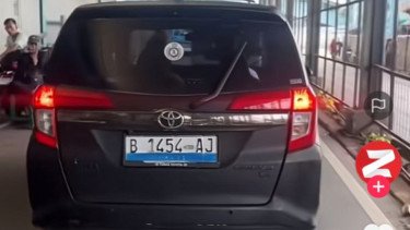 Bikin Geleng Kepala! Toyota Calya Ini Pakai Pelat Biru Mobil Listrik, Kini Pengemudinya Terancam Pidana