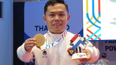 Tampil Perdana, Hilman Antar Indonesia Raih Emas di Para Powerlifting ASEAN Para Games 2025