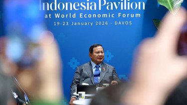 Perkuat Diplomasi Investasi, Prabowo Sambangi Paviliun Indonesia Usai Hadiri WEF 2026