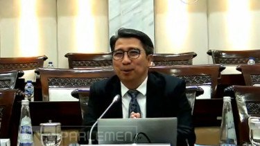 Jalani Fit and Proper Test Calon Deputi Gubernur BI di DPR, Solikin Bawa 'Semangka'
