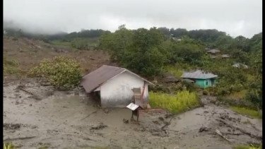 Cuaca Ekstrem, 2 Orang Tertimbun Longsor dan 227 Kepala Keluarga Mengungsi di Manggarai Timur