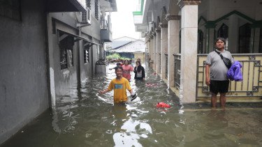 Banjir Rendam 20 RT dan 5 Ruas Jalan di Jakarta, Air Capai 1,5 Meter