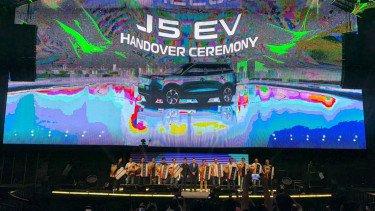 Penyerahan unit Jaecoo J5 EV ke konsumen di PIK 2.