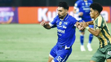 Gol Tunggal Berguinho Jadi Penentu, Persib Kembali ke Puncak Usai Tekuk 10 Pemain PSBS