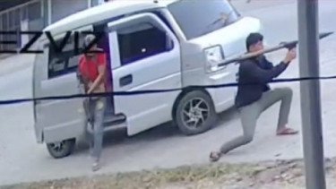 Pria menggunakan granat RPG menyerang konvoi wali kota Shariff Aguak, Filipina