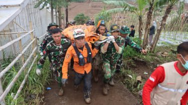 Update Longsor Cisarua: 53 Kantong Body Part Diserahkan ke Tim DVI