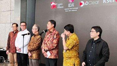 OJK konferensi pers di Gedung BEI, Jakarta
