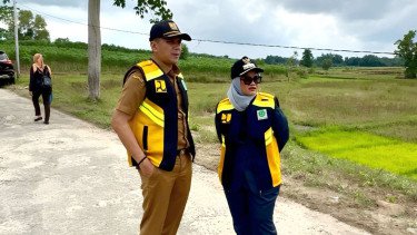 Video Pelajar Naik Perahu Viral, Bupati Ela Pastikan Jembatan Merah Putih Segera Dibangun