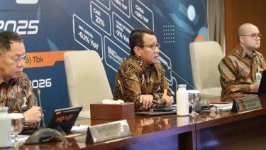 Direktur Utama BNI Putrama Wahju Setyawan (Tengah)