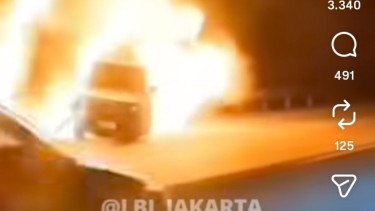 Detik-detik BMW Tabrak Jeep di Tol Jagorawi, Mobil Terbakar dan 2 Orang Luka Bakar