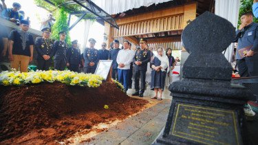 Hadiri Pemakaman Istri Jenderal Hoegeng, Kapolri Ungkap Wasiat Terakhir Eyang Meri Buat Polri