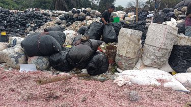 Geger! 21 Karung Cacahan Uang Rupiah di Tempat Sampah Liar Bekasi, Diduga Asli