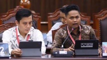 Ketua Umum Iwakum, Irfan Kamil (kanan)