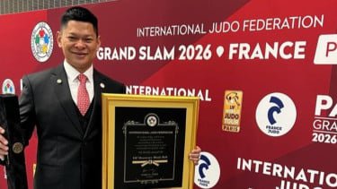 Ketua NOC Indonesia Terima Sabuk Hitam Kehormatan IJF di Paris