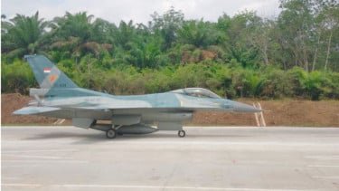 Jet Tempur F-16 dan Super Tucano TNI AU Mendarat Darurat di Tol Trans Sumatera, Ada Apa?
