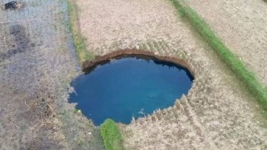 Sinkhole di Jorong Tepi, Nagari Situjuah Batua, Kabupaten Limapuluh Kota, Sumatera Barat
