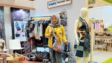 Perjalanan Erna Merajut Asa Bersama PNM Mekaar dari Jeans Bekas ke Pameran Nasional