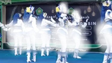 Drumband Rok Mini Joget di Panggung Wisuda Madrasah Diniyah Demak