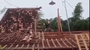 Viral Pria di Grobogan Nekat Belah Rumah Jadi Dua, Dugaan Perselingkuhan Jadi Pemicu?