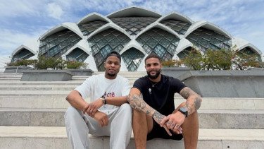 Layvin Kurzawa Mampir ke Masjid Al Jabbar, Bobotoh Persib: Dari Cari Takjil Sampai Jadi Imam Tarawih