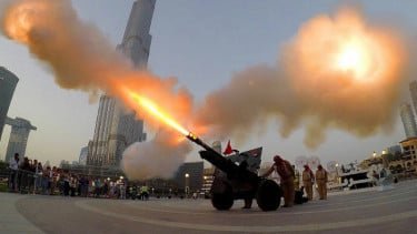 Bukan Bedug, Dentuman Meriam Ini Paling Ditunggu Warga UAE saat Ramadhan