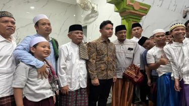 Gibran 'Kultum' di Masjid Manggarai: Tebus Ijazah-Tak Bisa Bayar SPP, Datang ke Kantor Wapres
