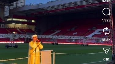 Kumandang azan di markas Liverpool
