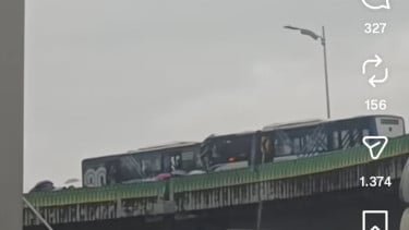 Transjakarta Adu Banteng di Jalur 'Langit', Pramono MInta Operator Disanksi