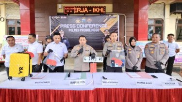 Kapolres Probolinggo AKBP M. Wahyudin Latif (tengah)