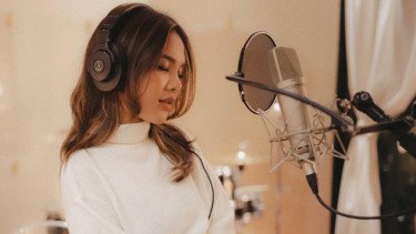 Siap-siap Nostalgia! Janita Gabriela Hadirkan Versi Fresh Lagu Legendaris Band Top Indonesia