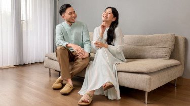 Inspirasi Gaya Lebaran ala Hesti Purwadinata dan Omesh, Bisa Dicontek Nih!