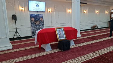 Jenazah Wapres ke-6 Try Sutrisno Disalatkan di Masjid Agung Sunda Kelapa