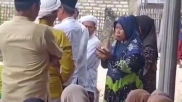 Polisi Blak-blakan Soal Duduk Perkara Emak-emak di Madura Hentikan Prosesi Pemakaman Lalu Ungkit Utang Ratusan Juta