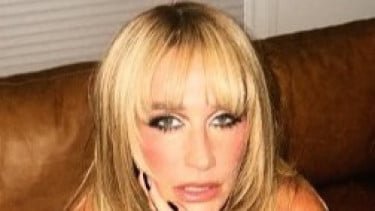 Kesha Murka Lagu Blow Dipakai Gedung Putih untuk Video Bertema Perang: Menjijikkan dan Tidak Manusiawi