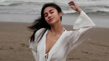 Azizah Salsha Banjir Hujatan Imbas Posting Foto Seksi saat Ramadhan