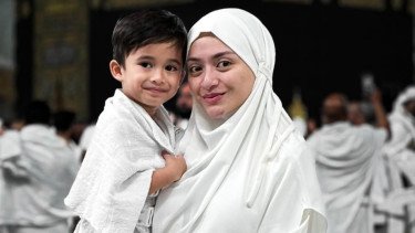 Sudah Izin, Sule Kasih Pesan Buat Nathalie Holscher yang Umrah Sambil Bawa Anak