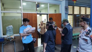 Pilu! Kakak Tinggalkan Adik Bayi Dalam Gerobak dengan Surat: Tolong Rawat, Ibu Saya Meninggal