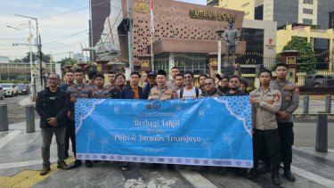 Agenda Rutin Tahunan, Polri Bersama Jurnalis Bagikan 1.500 Makanan dan Takjil Buka Puasa ke Masyarakat